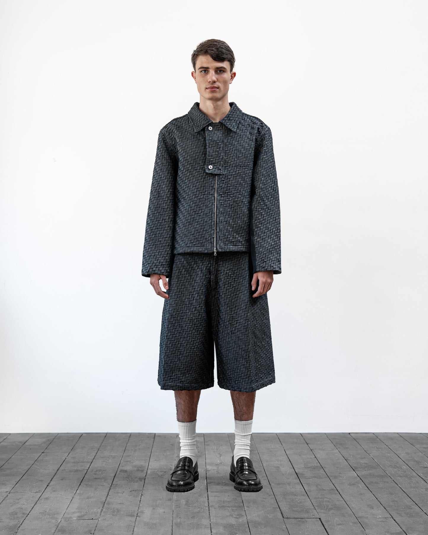 WOVEN PLEAT SHORTS
