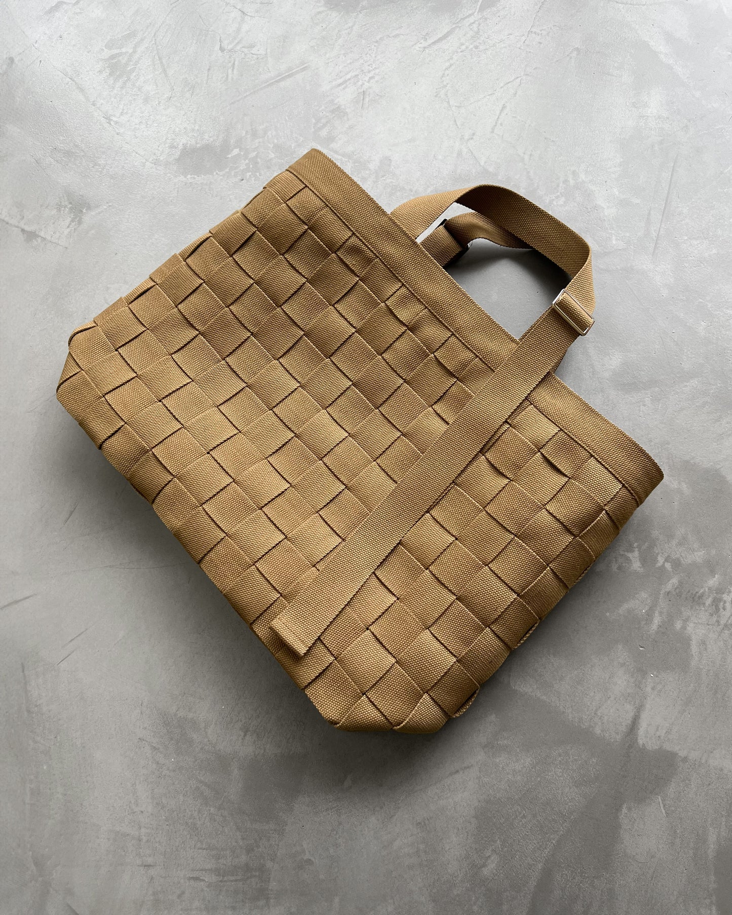 WOVEN TOTE [DUNE]