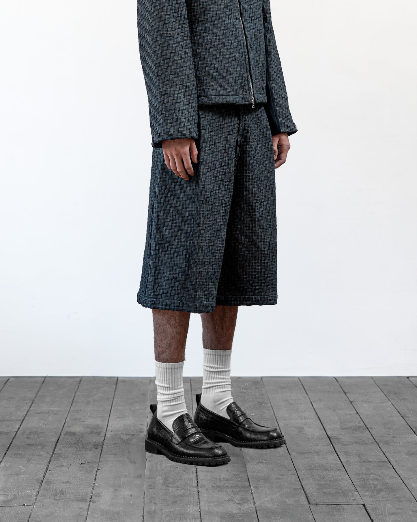 WOVEN PLEAT SHORTS